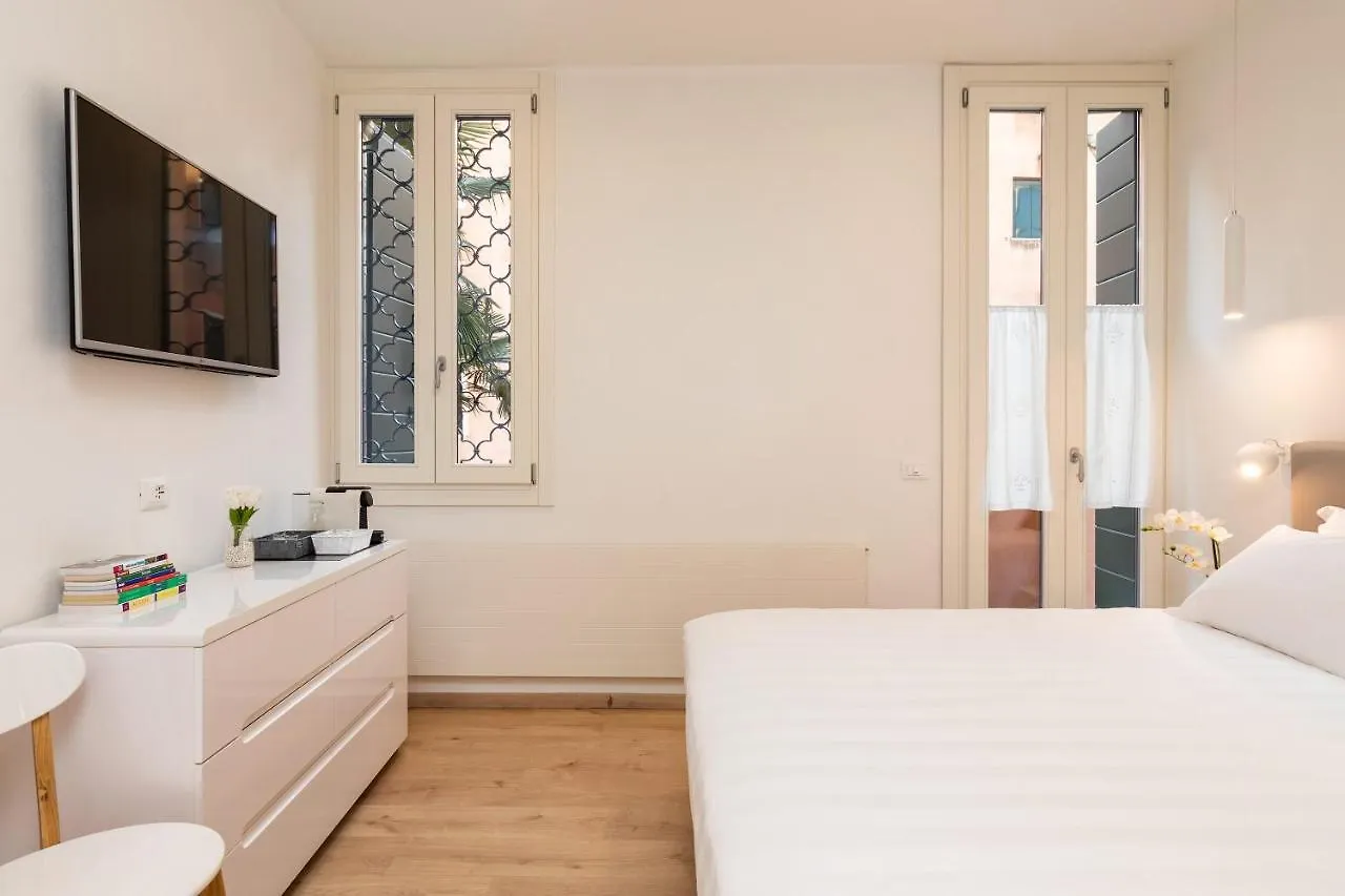 San Marco Design Suites Βενετία 2*,