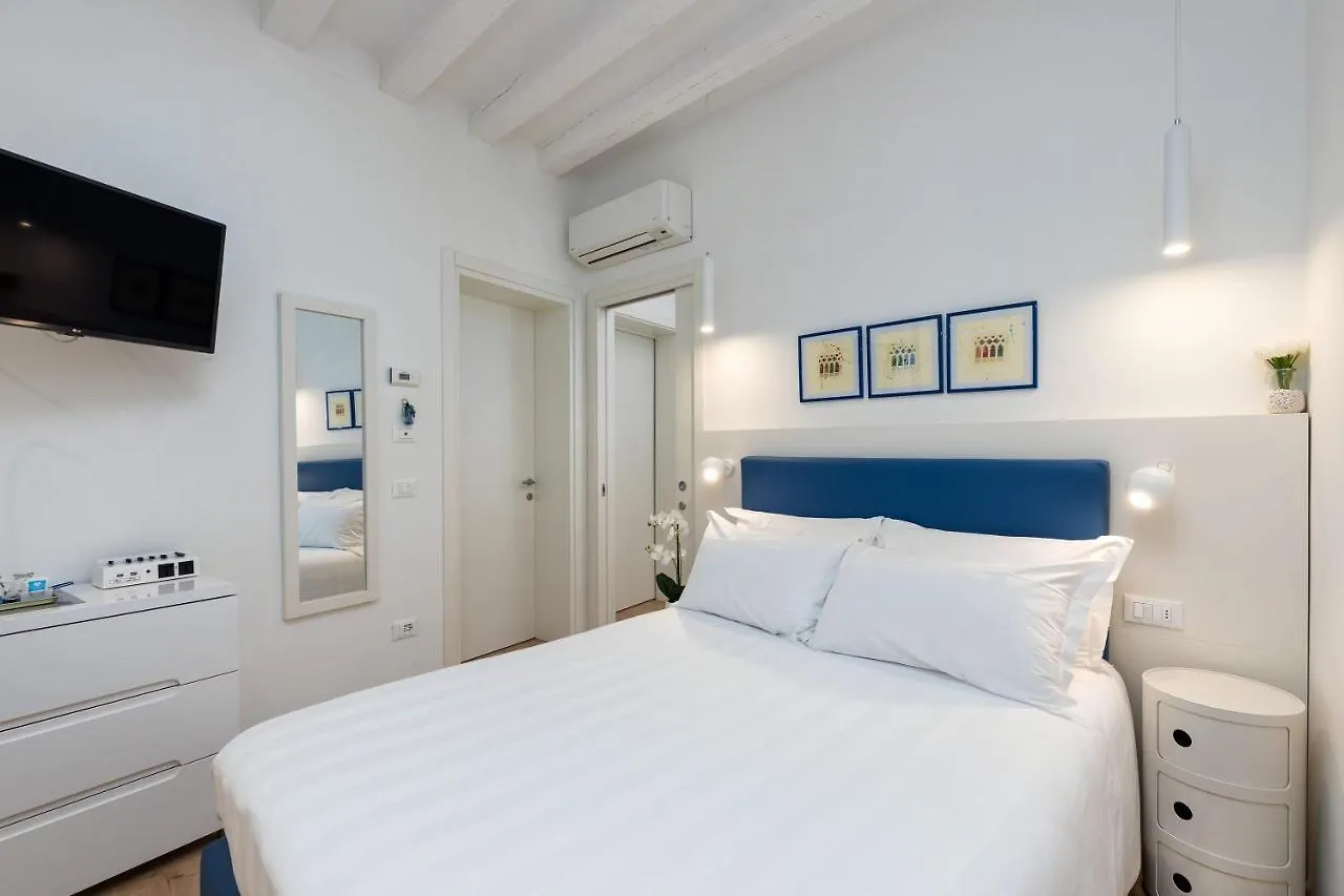 San Marco Design Suites Βενετία 2*,