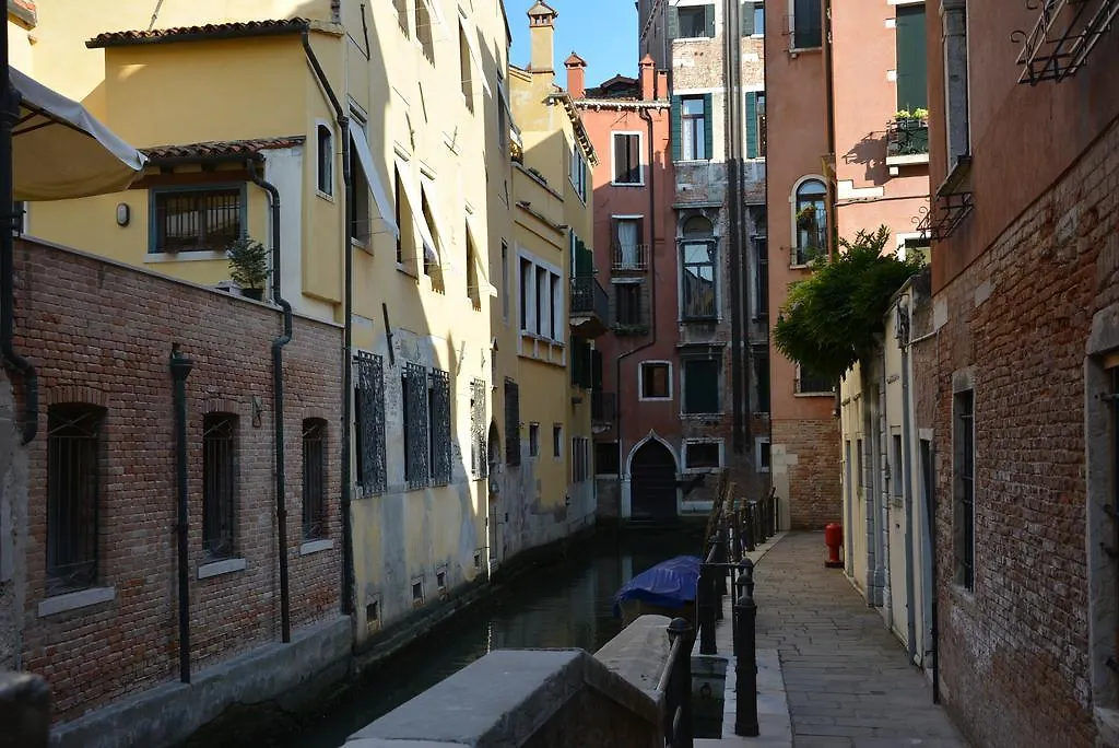 ** Guest house San Marco Design Suites Venice Italy